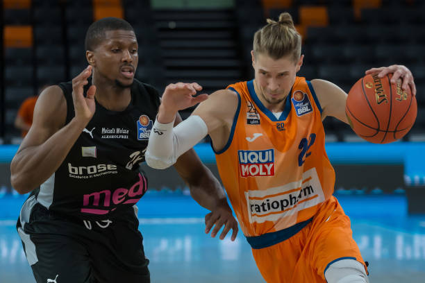 在一个充满 在一个充满